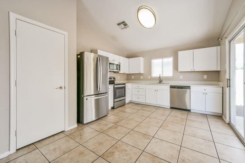 1,930/Mo, 1866 W 20th Ave Apache Junction, AZ 85120 Kitchen View
