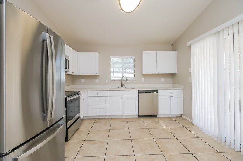 2,045/Mo, 1866 W 20th Ave Apache Junction, AZ 85120 Kitchen View 2