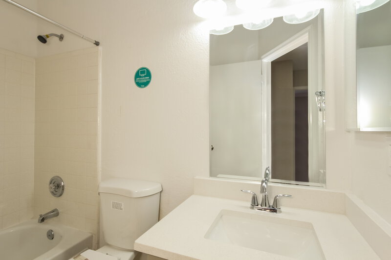 2,200/Mo, 3134 E McKellips Rd Unit 40 Mesa, AZ 85213 Bathroom View