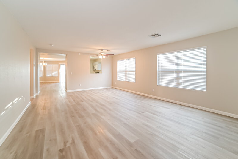 2,135/Mo, 7929 W Caron Dr Peoria, AZ 85345 Living Room View 2