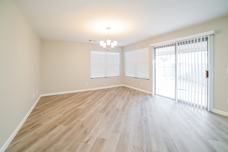 2,135/Mo, 7929 W Caron Dr Peoria, AZ 85345 Dining Room View 3