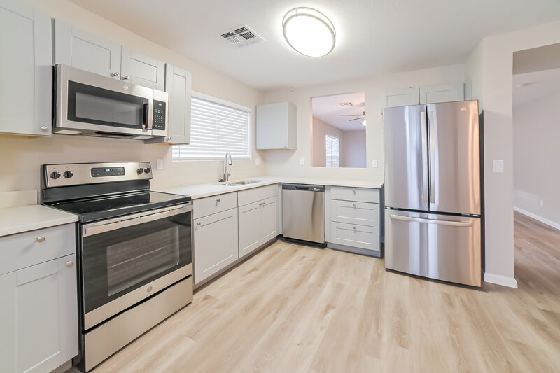 2,135/Mo, 7929 W Caron Dr Peoria, AZ 85345 Kitchen View