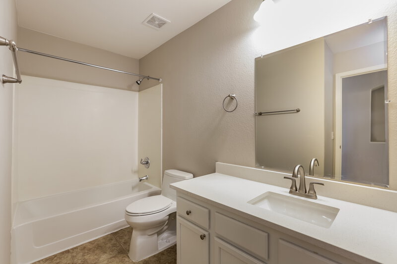 1,820/Mo, 4123 E Azurite Rd San Tan Valley, AZ 85143 Bathroom View