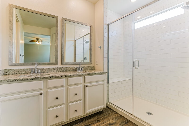 2,395/Mo, 289 W Tamarack Dr San Tan Valley, AZ 85140 Main Bathroom View