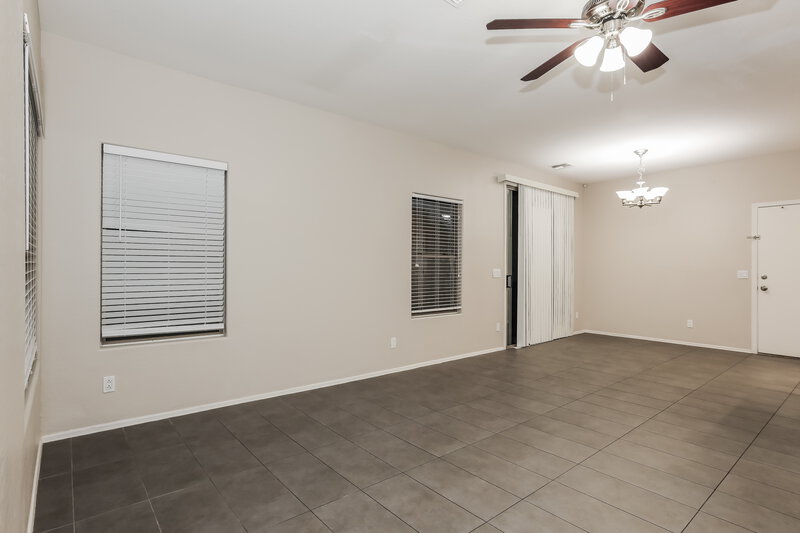 2,140/Mo, 5807 E Grove Ave Mesa, AZ 85206 Living Room View