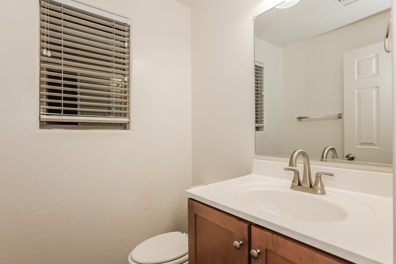 2,140/Mo, 5807 E Grove Ave Mesa, AZ 85206 Bathroom View 2