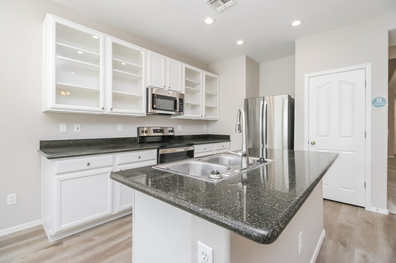 2,460/Mo, 22224 S 211th Way Queen Creek, AZ 85142 Kitchen View 2