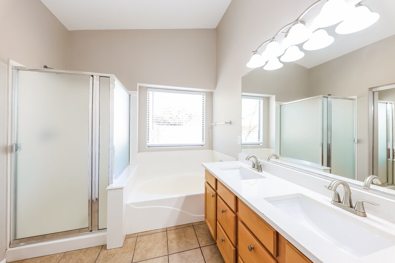 2,550/Mo, 8328 S 48th Dr Laveen, AZ 85339 Main Bathroom View