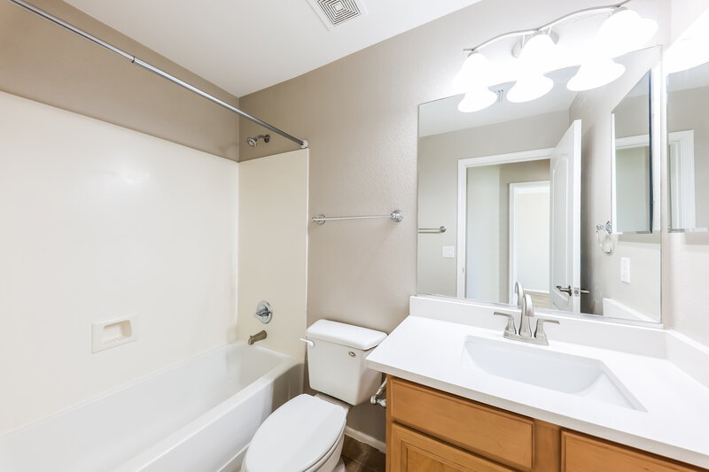 2,550/Mo, 8328 S 48th Dr Laveen, AZ 85339 Bathroom View