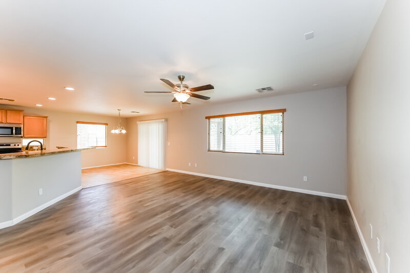2,345/Mo, 2565 E Southern Ave Unit 119 Mesa, AZ 85204 Living Room View 2