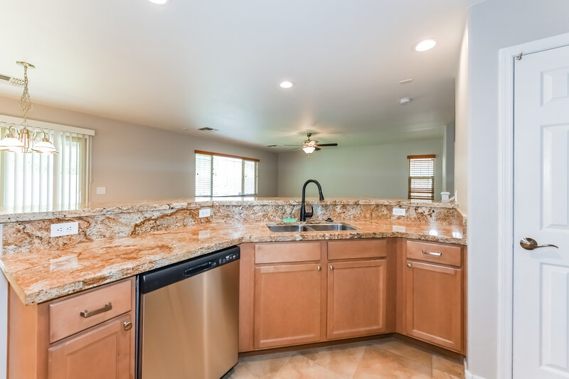 2,345/Mo, 2565 E Southern Ave Unit 119 Mesa, AZ 85204 Kitchen View