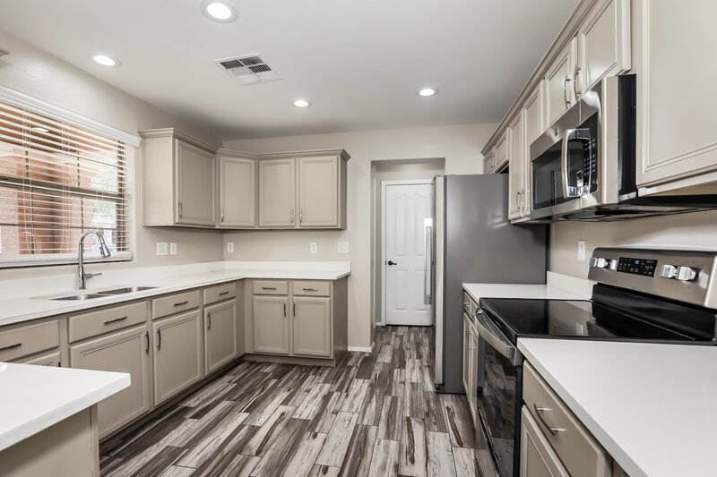 2,335/Mo, 3348 E Franklin Ave Gilbert, AZ 85295 Kitchen View 2