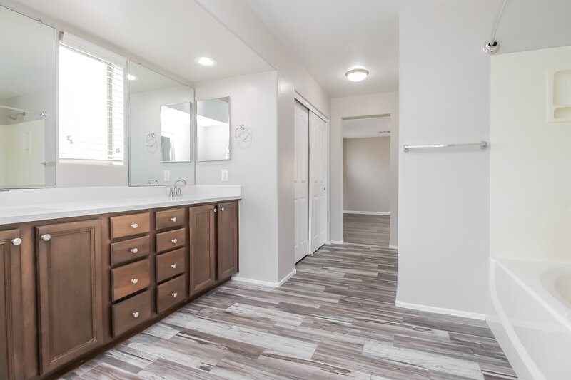 2,795/Mo, 3348 E Franklin Ave Gilbert, AZ 85295 Main Bathroom View