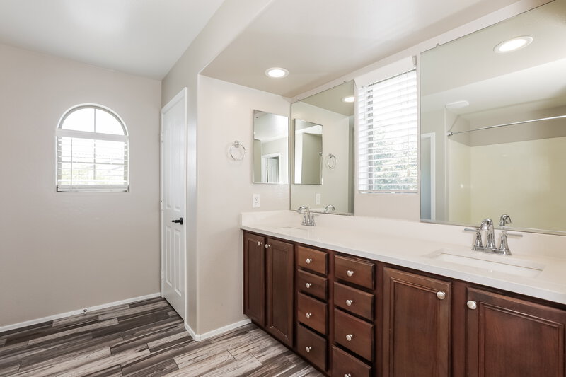 2,335/Mo, 3348 E Franklin Ave Gilbert, AZ 85295 Main Bathroom View
