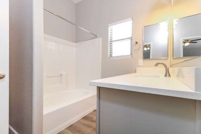 2,355/Mo, 5807 S 248th Ln Buckeye, AZ 85326 Main Bathroom View