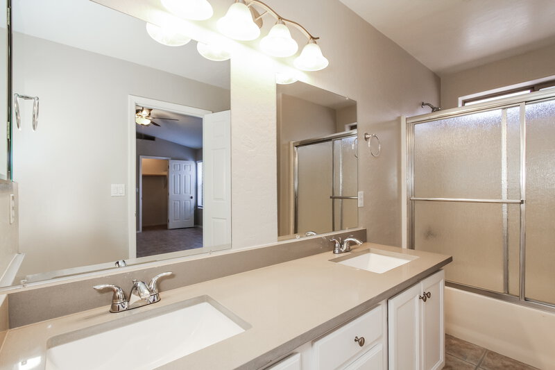 2,395/Mo, 306 N Wildrose Mesa, AZ 85207 Bathroom View