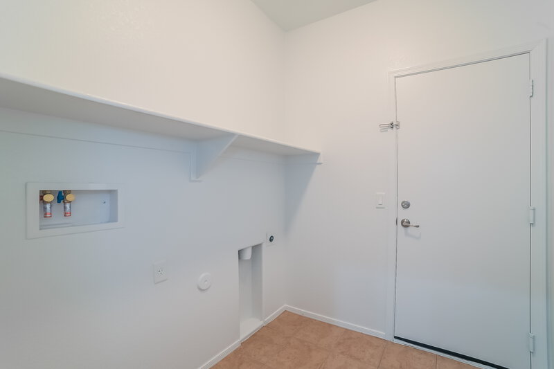 1,930/Mo, 19284 W Woodlands Ave Buckeye, AZ 85326 Laundry Room View