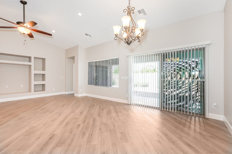 2,355/Mo, 1846 W Half Moon Cir San Tan Valley, AZ 85142 Dining Room View 2