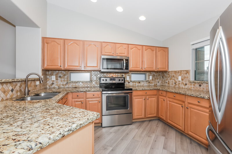 2,355/Mo, 1846 W Half Moon Cir San Tan Valley, AZ 85142 Kitchen View