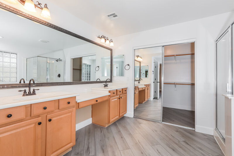 2,355/Mo, 1846 W Half Moon Cir San Tan Valley, AZ 85142 Main Bathroom View