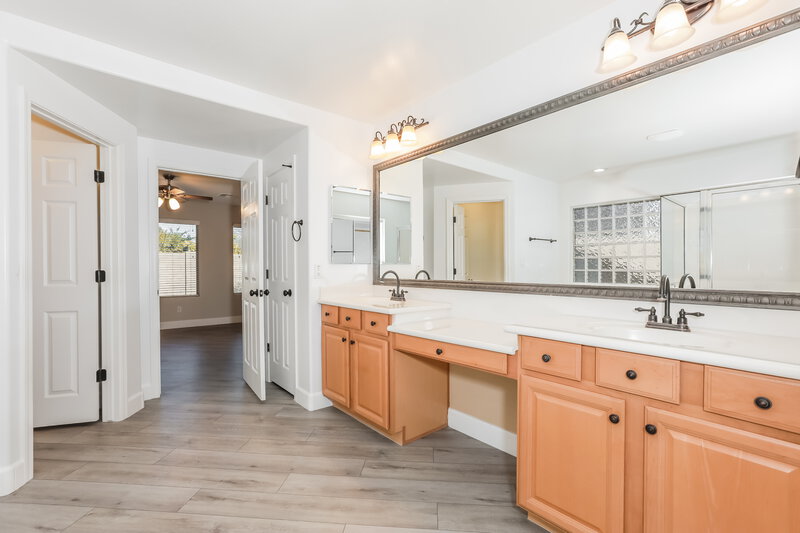 2,355/Mo, 1846 W Half Moon Cir San Tan Valley, AZ 85142 Main Bathroom View 2