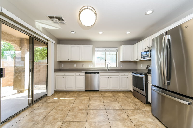 2,255/Mo, 2466 E Vermont Dr Gilbert, AZ 85295 Kitchen View