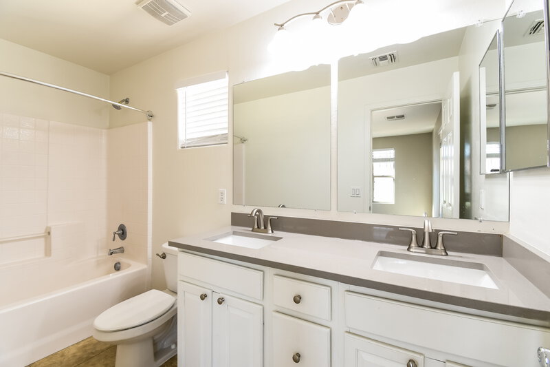2,255/Mo, 2466 E Vermont Dr Gilbert, AZ 85295 Main Bathroom View