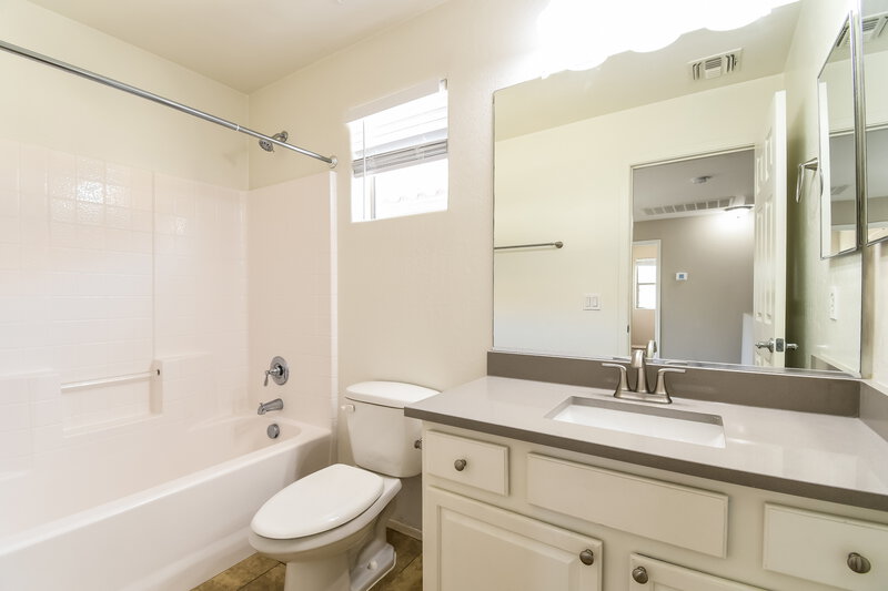 2,255/Mo, 2466 E Vermont Dr Gilbert, AZ 85295 Bathroom View 2