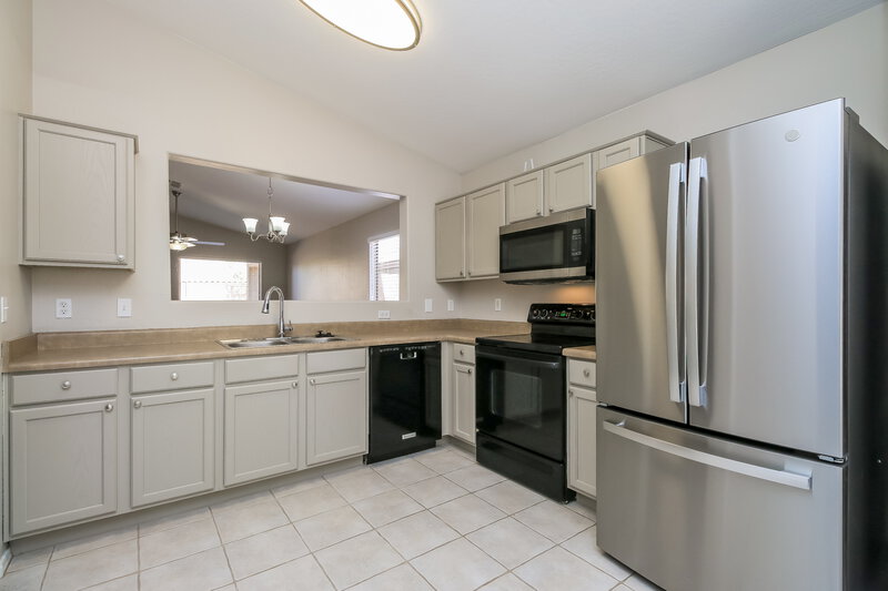 1,835/Mo, 30201 N Sunray Dr San Tan Valley, AZ 85143 Kitchen View