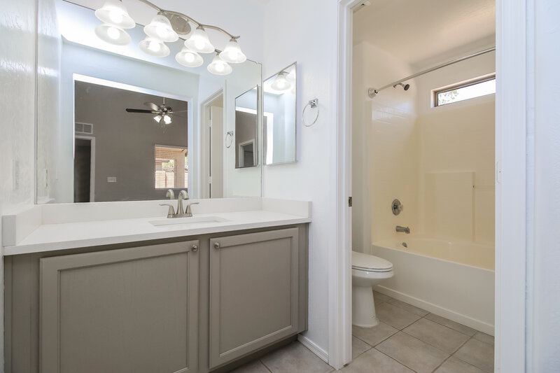 1,835/Mo, 30201 N Sunray Dr San Tan Valley, AZ 85143 Main Bathroom View