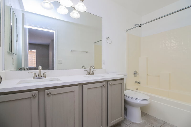 1,835/Mo, 30201 N Sunray Dr San Tan Valley, AZ 85143 Bathroom View