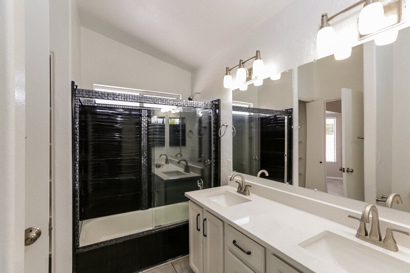 2,255/Mo, 7741 E Caballero Cir Mesa, AZ 85207 Main Bathroom View