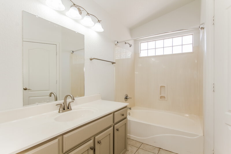 2,265/Mo, 9316 E Olla Ave Mesa, AZ 85212 Main Bathroom View