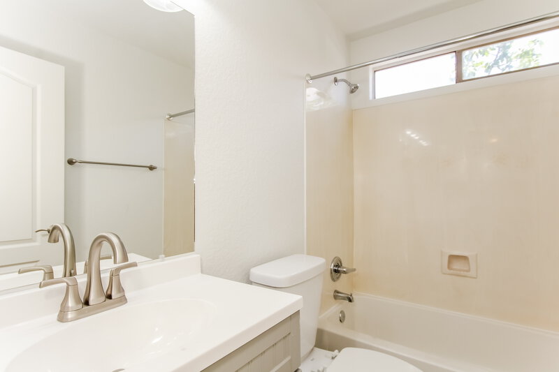 2,265/Mo, 9316 E Olla Ave Mesa, AZ 85212 Bathroom View