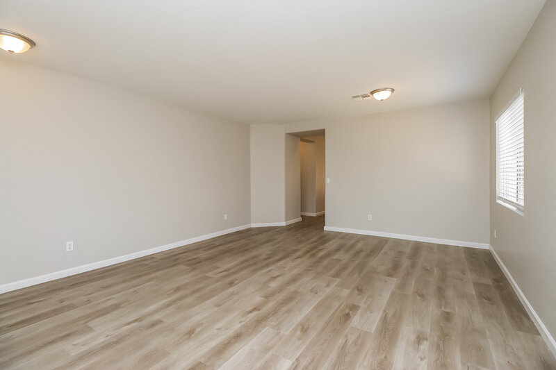 1,890/Mo, 3944 E Pinto Valley Rd San Tan Valley, AZ 85143 Family Room View