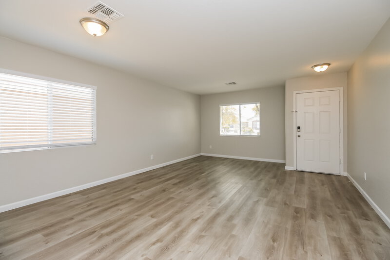 1,890/Mo, 3944 E Pinto Valley Rd San Tan Valley, AZ 85143 Family Room View 2