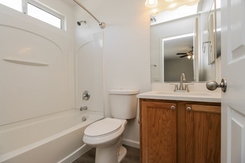 1,890/Mo, 3944 E Pinto Valley Rd San Tan Valley, AZ 85143 Main Bathroom View