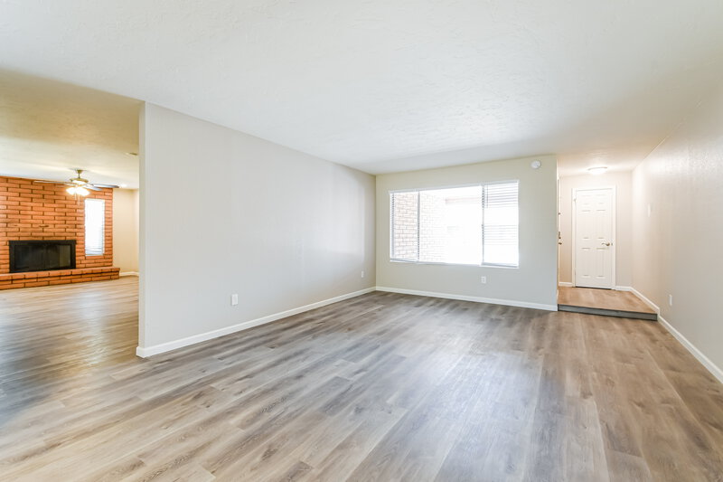 2,535/Mo, 301 E Keogh Dr Phoenix, AZ 85022 Living Room View