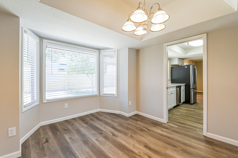 2,535/Mo, 301 E Keogh Dr Phoenix, AZ 85022 Dining Room View 2