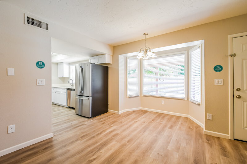2,535/Mo, 301 E Keogh Dr Phoenix, AZ 85022 Dining Room View 3