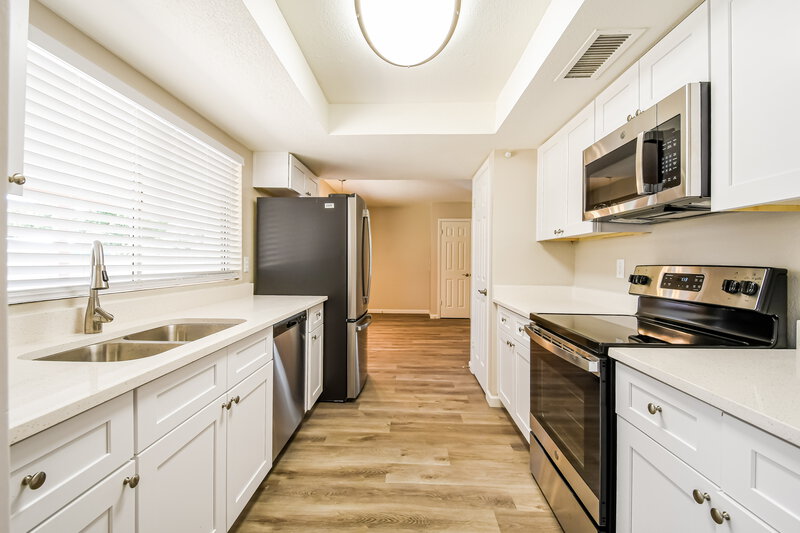 2,535/Mo, 301 E Keogh Dr Phoenix, AZ 85022 Kitchen View