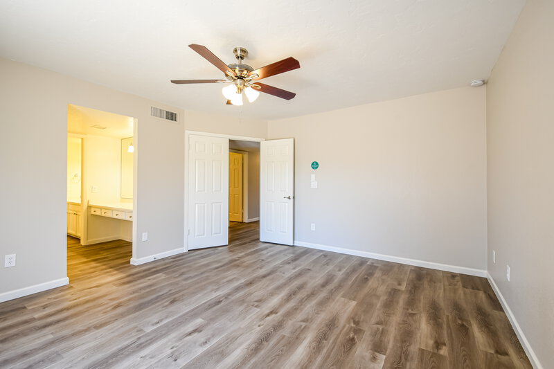 2,535/Mo, 301 E Keogh Dr Phoenix, AZ 85022 Main Bedroom View