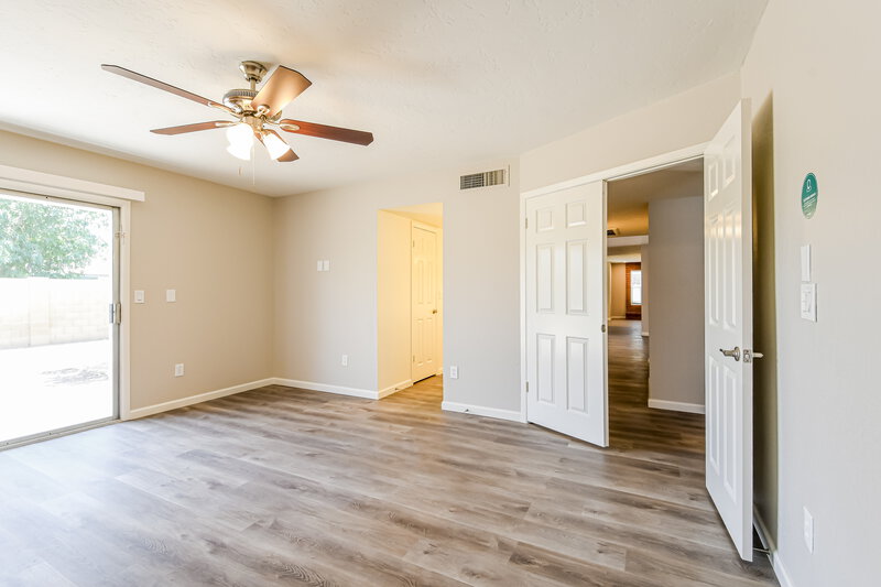 2,535/Mo, 301 E Keogh Dr Phoenix, AZ 85022 Main Bedroom View 2