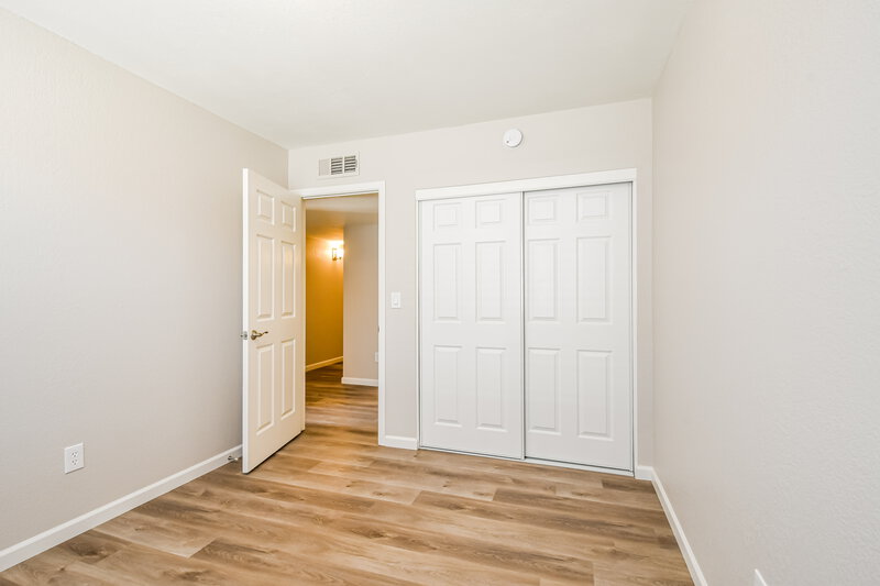 2,535/Mo, 301 E Keogh Dr Phoenix, AZ 85022 Bedroom View