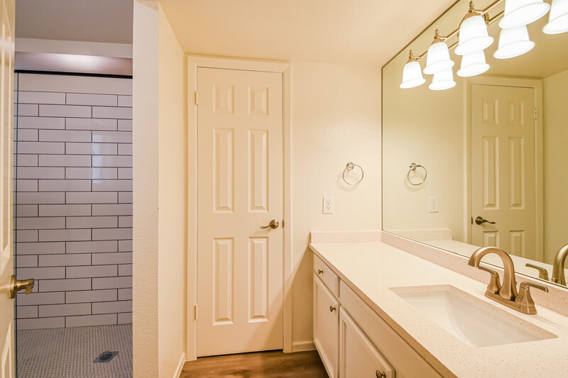 2,535/Mo, 301 E Keogh Dr Phoenix, AZ 85022 Bathroom View