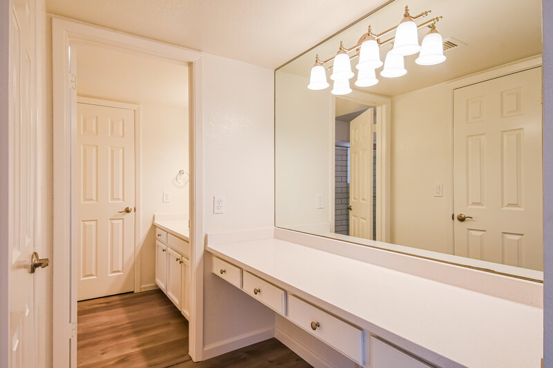 2,535/Mo, 301 E Keogh Dr Phoenix, AZ 85022 Bathroom View 2