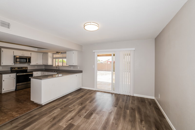 2,225/Mo, 3055 E Garnet Ave Mesa, AZ 85204 Dining Room View 2