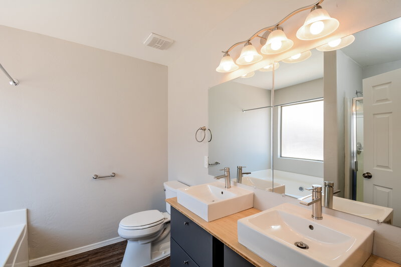2,165/Mo, 12357 W Heatherbrae Dr Avondale, AZ 85392 Main Bathroom View