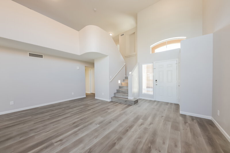 3,075/Mo, 17417 N 14th St Phoenix, AZ 85022 Living Room View 2
