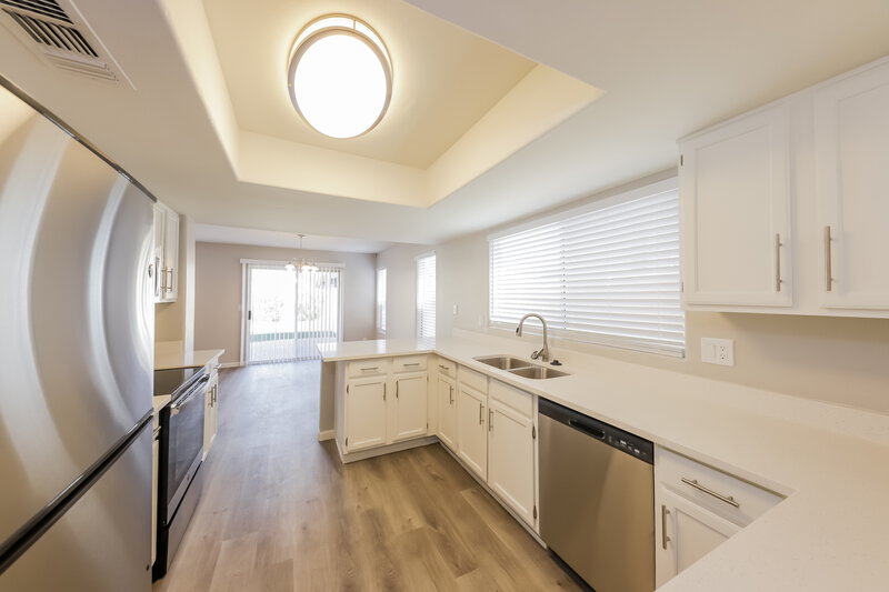 3,075/Mo, 17417 N 14th St Phoenix, AZ 85022 Kitchen View 2